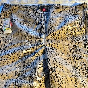 Vince Camino slacks. NWT. 12P.